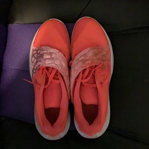 Kyrie 1 Low Hot Punch